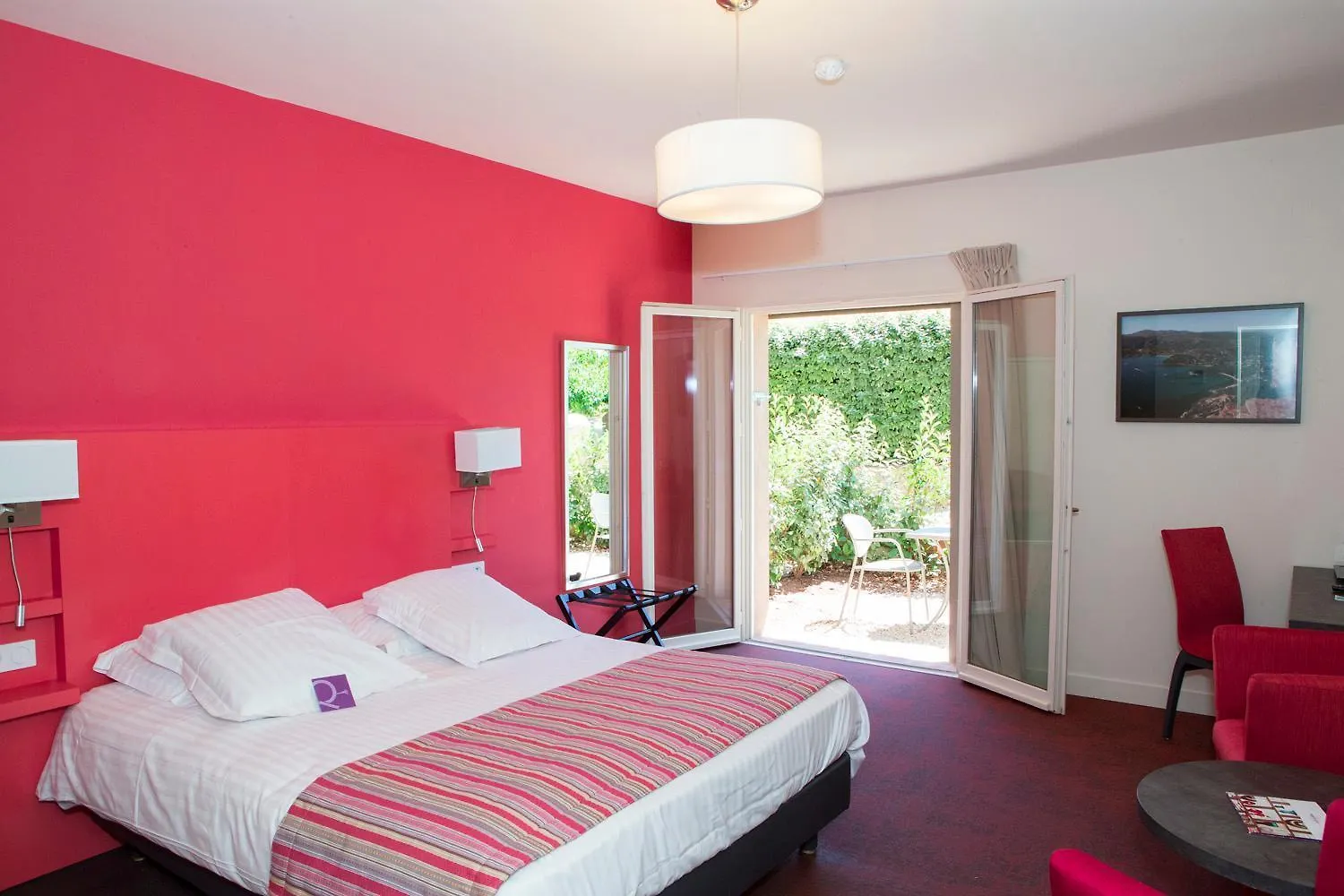 Mercure Aix-En-Provence Sainte-Victoire Chateauneuf-le-Rouge France