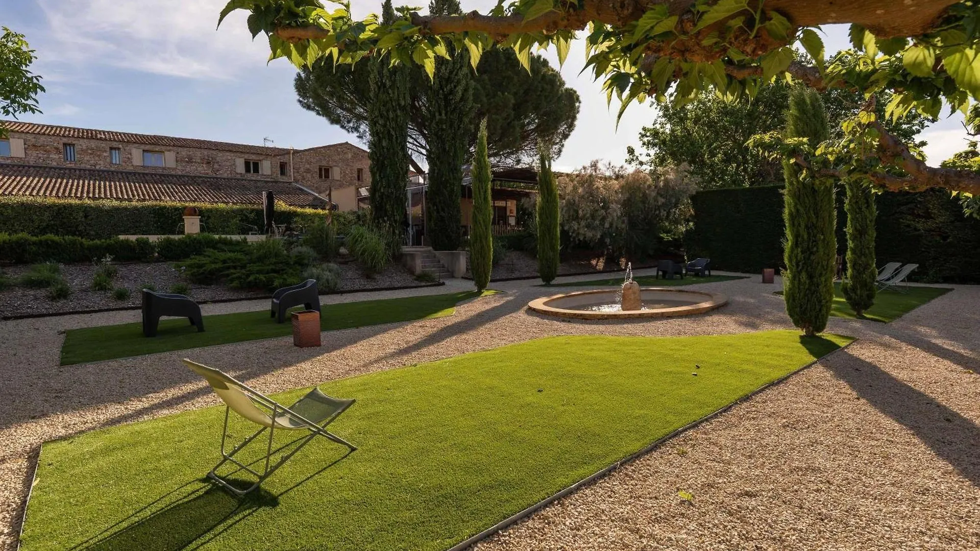Mercure Aix-En-Provence Sainte-Victoire Châteauneuf-le-Rouge 4*,