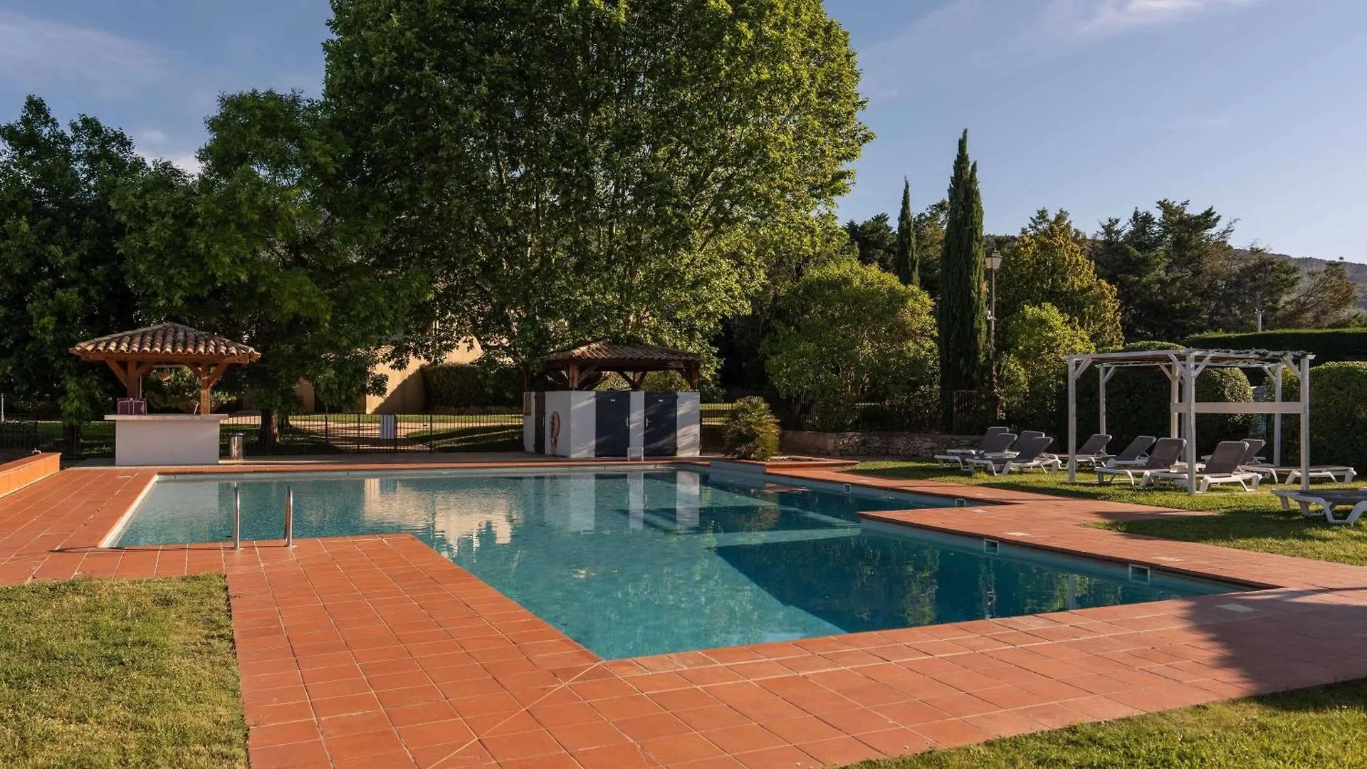 Mercure Aix-En-Provence Sainte-Victoire Châteauneuf-le-Rouge Hotel