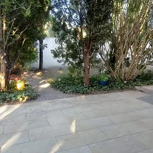 Appartement Petite Maison Avec Jardin Calme Le Thor