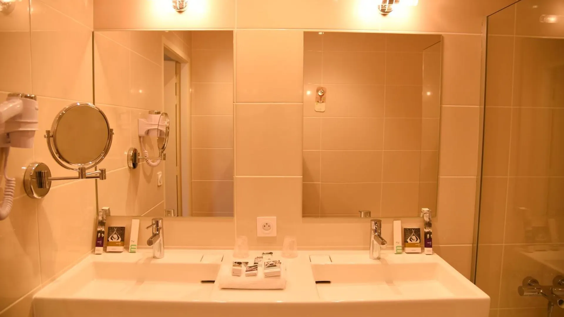 Mercure Aix-En-Provence Sainte-Victoire Chateauneuf-le-Rouge Hotel
