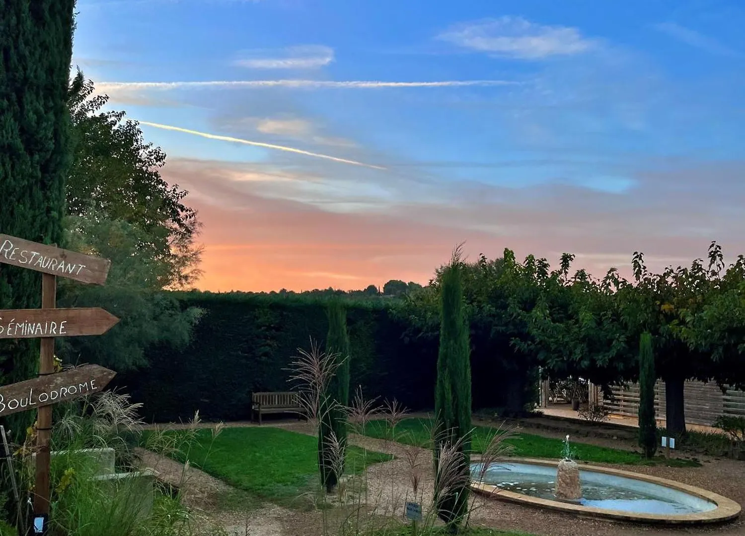 Mercure Aix-En-Provence Sainte-Victoire Chateauneuf-le-Rouge Hotel