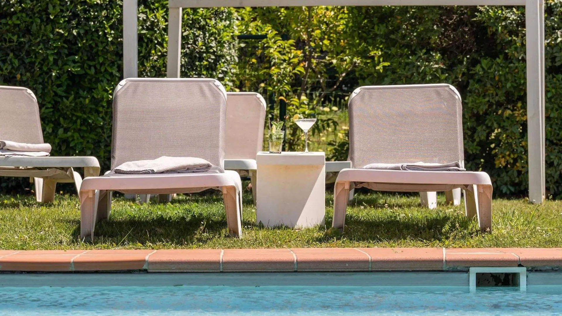 Mercure Aix-En-Provence Sainte-Victoire Шатонёф-ле-Руж Отель