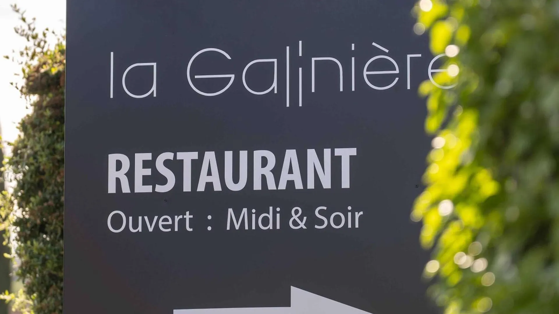 Отель Mercure Aix-En-Provence Sainte-Victoire Шатонёф-ле-Руж